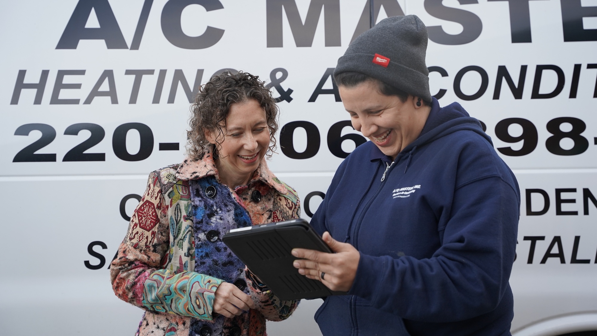 A/C Masters employee interacting with a customer
